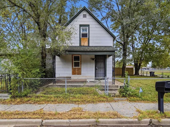 526 SE 18th St, Topeka, KS 66607