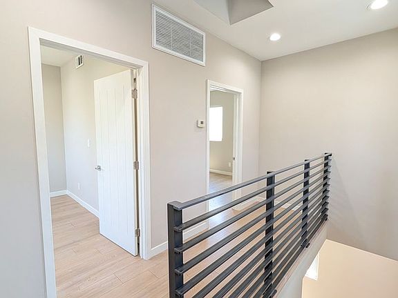 3rd image of 11437 Hatteras St #114395