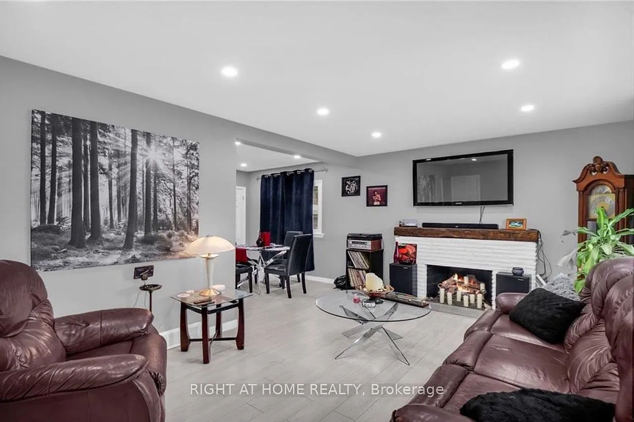 3 bed, $1,995 — Photo 3