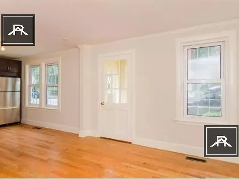 4 Braemore Rd #1 — Photo 2