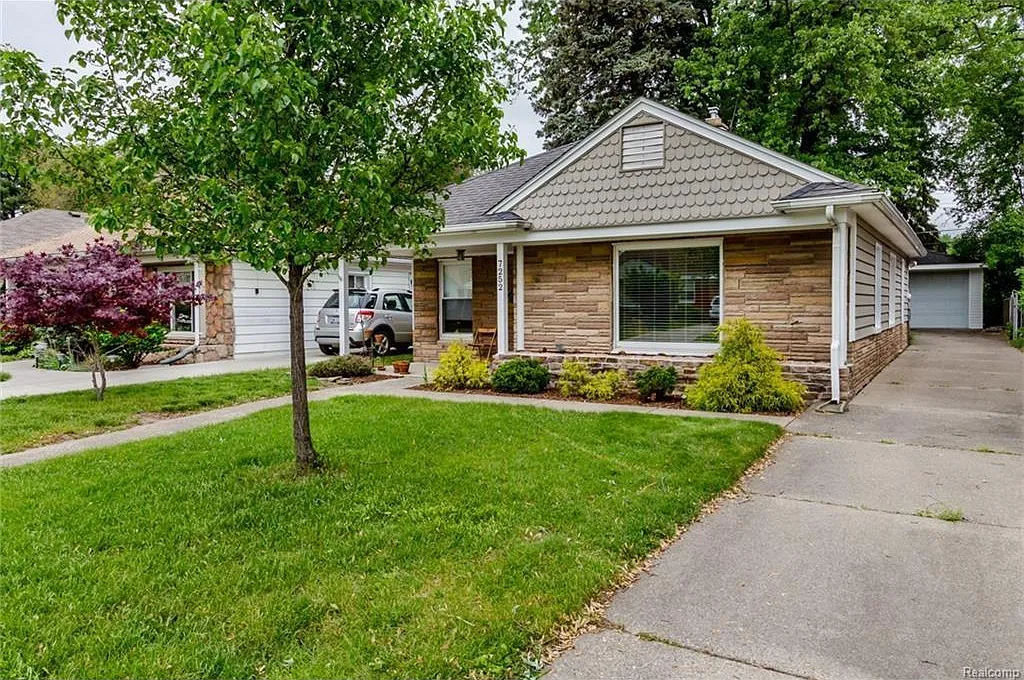 2 bed, 925 sqft, $1,700 — Photo 3