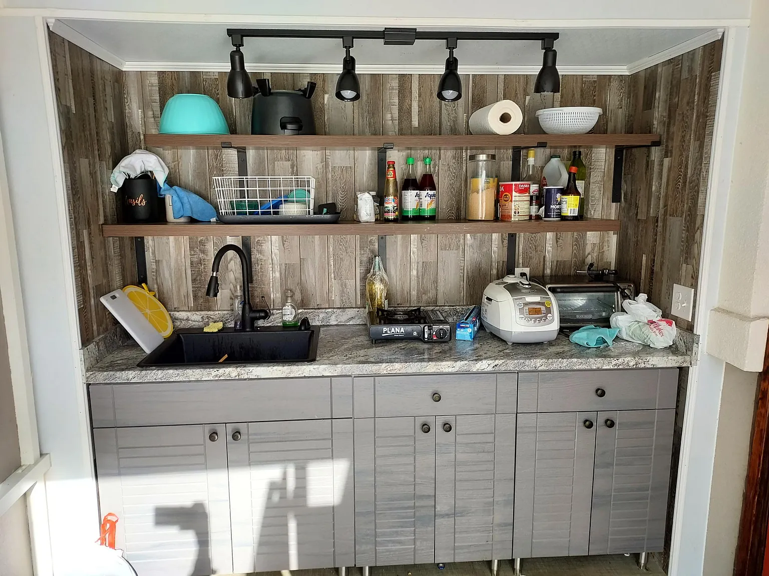 1 bed, 300 sqft, $1,090 — Photo 3