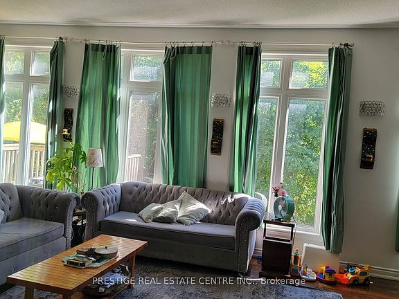 5th image of 1527 Stewart Cres