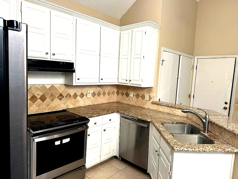 6304 Cupertino Trl — Photo 28