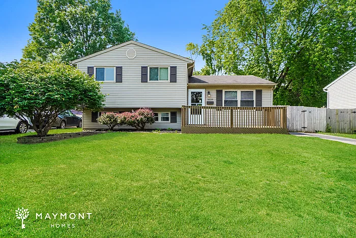 3 bed, 1.0 bath, 1184 sqft, $1,595 — Photo 1