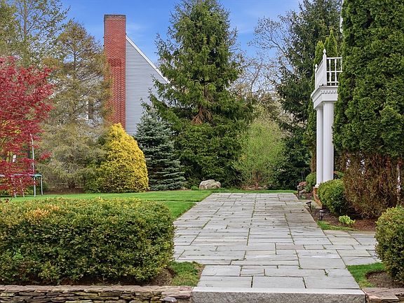 4th image of 8 Charles Davis Dr