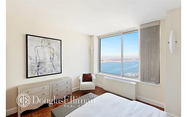 Sold by Douglas Elliman | media 21