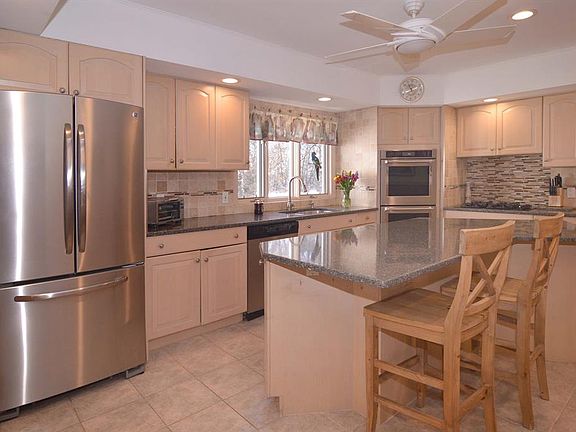 4th image of 8 Briarwood Dr