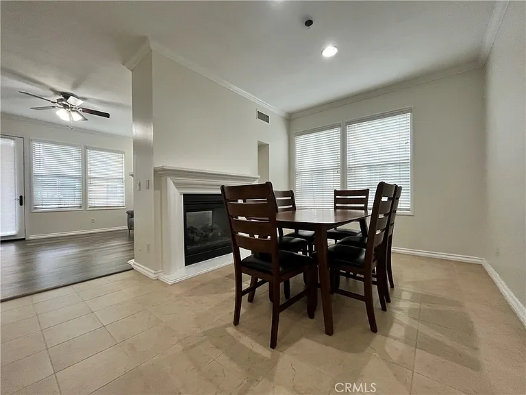 1800 Oak #318 — Photo 4