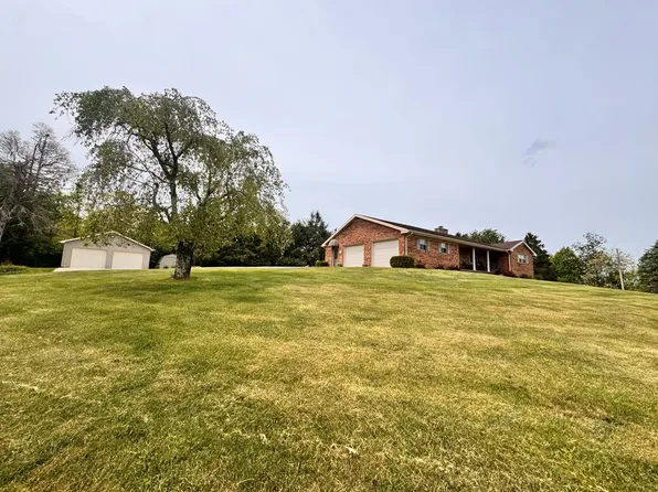352 Trump St, Daniels, WV 25832