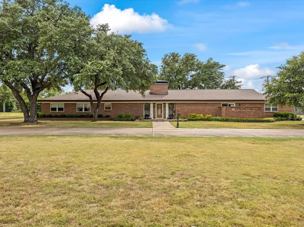 702 S Nolan River Rd, Cleburne, TX 76033