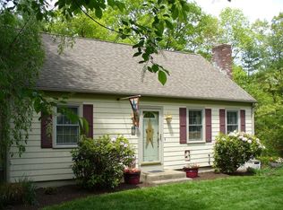 8 Westwood Dr, Belchertown, MA 01007