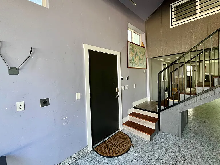 2716 Syringa Ln — Photo 2