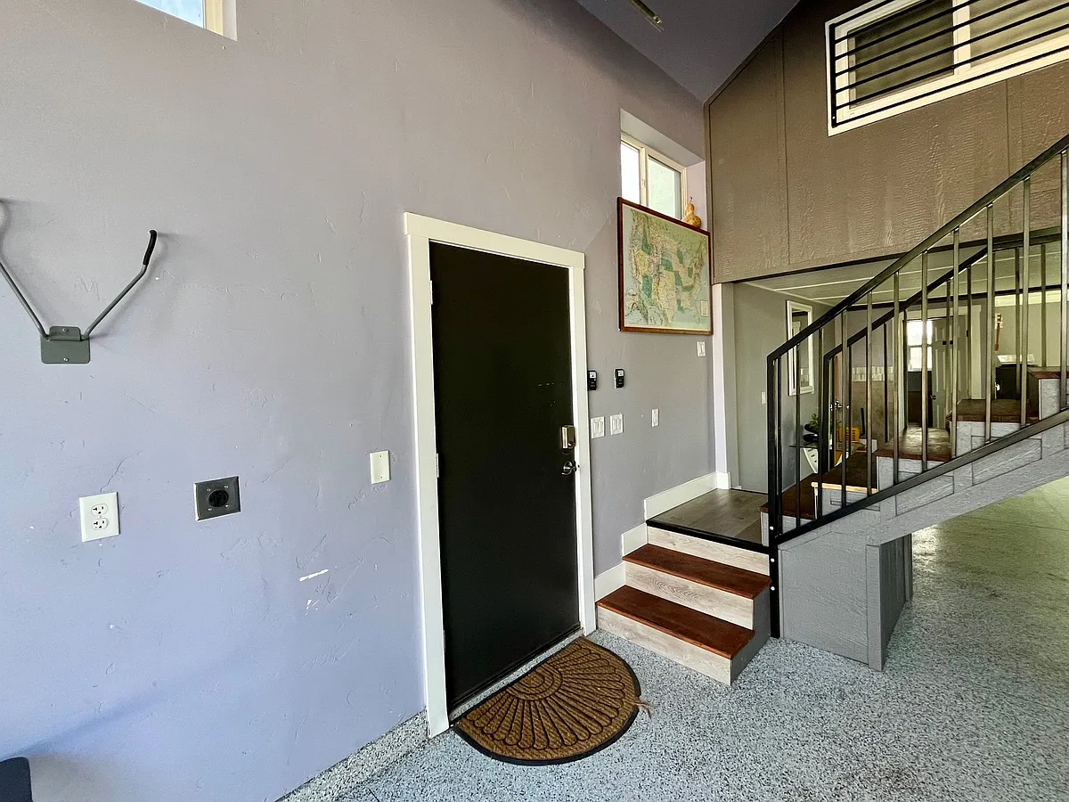 Building Photo - 2716 Syringa Ln