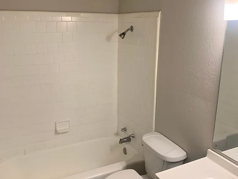 Yukon Heights Apartments — Photo 70