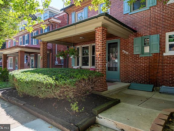 3rd image of 230 Pearl St