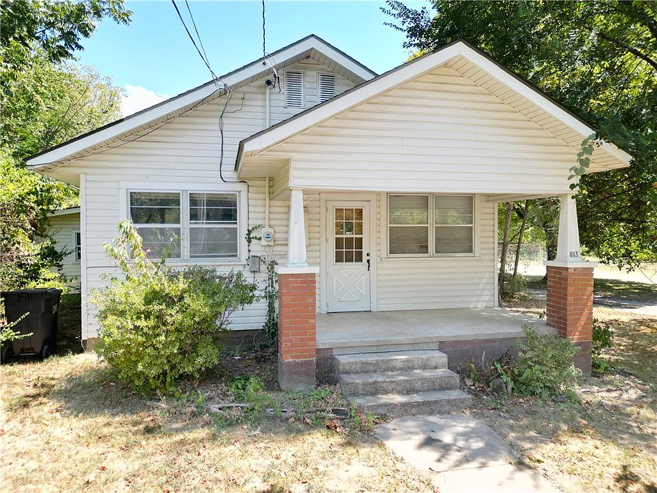 1st image of 813 Mill St