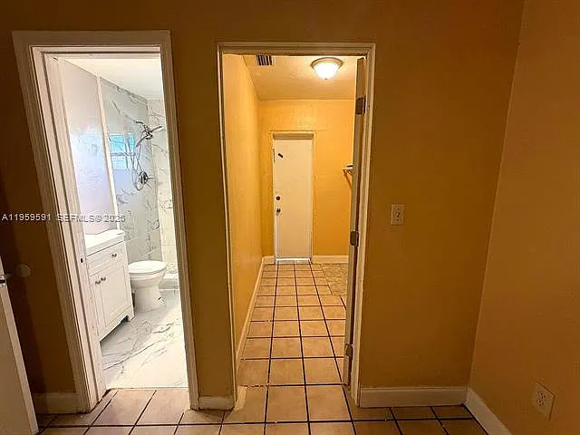 14407 NE 5th Ave #14407 — Photo 5