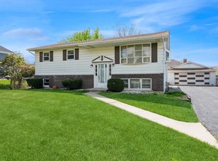 566 W Gladys Ave, Elmhurst, IL