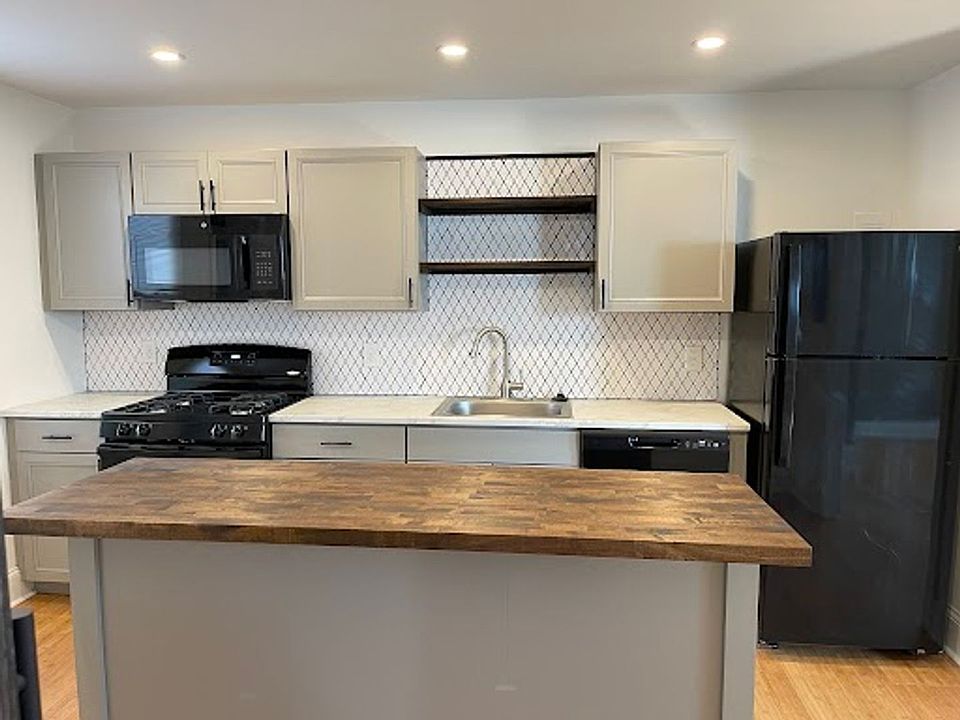 1st image of 132 Main St #4