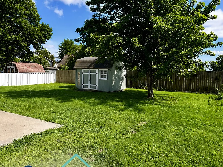 227 E Colleen Dr — Photo 12