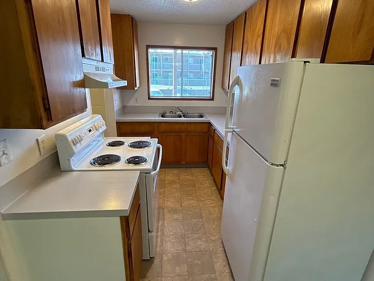 528 SW Levens St #11 — Photo 8
