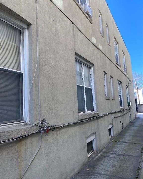2nd image of 106 Bay 13th St