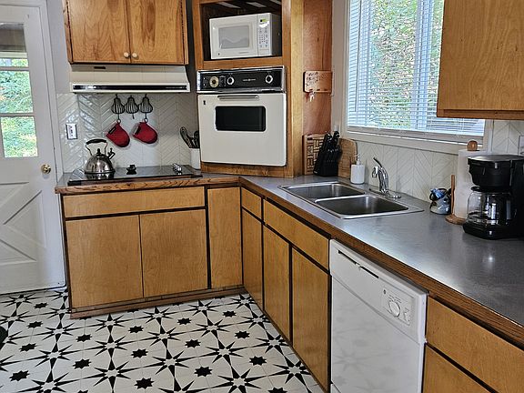 5th image of 5265 Lakeside Dr