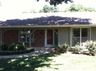 6824 SW Fountaindale Rd, Topeka, KS 66614