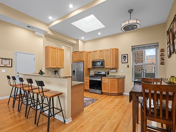 5th image of 829 W Lawrence Ave APT 3