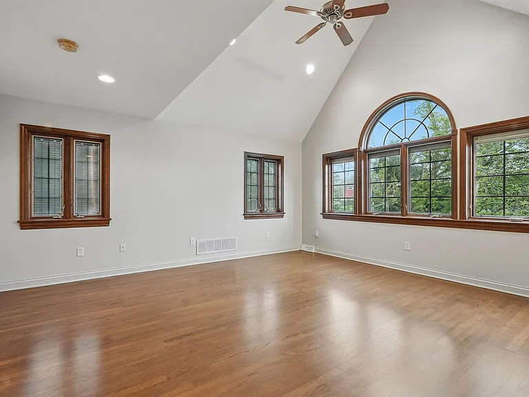 321 Jefferson Dr — Photo 14