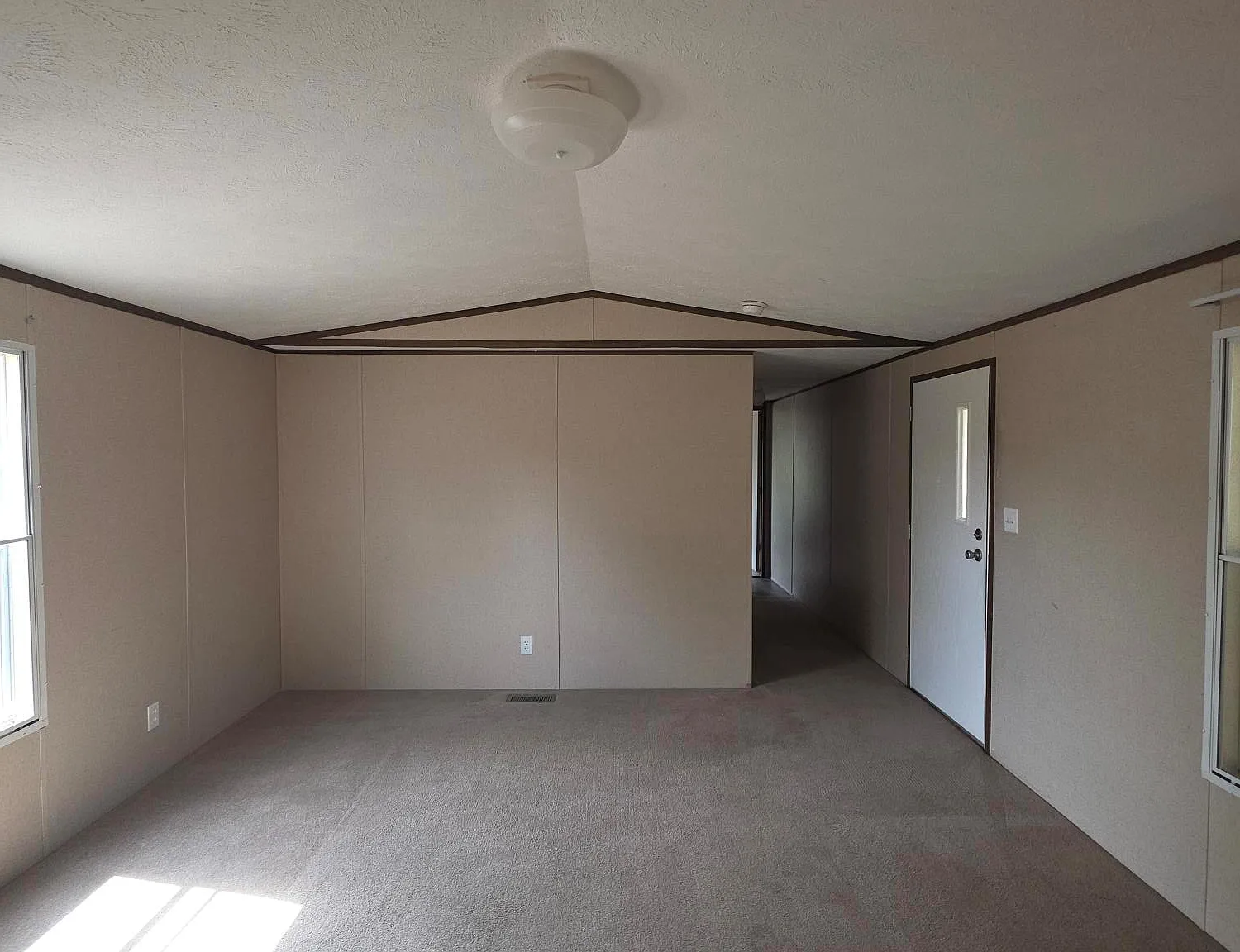 3 bed, 2.0 bath, 924 sqft, $1,500 — Photo 2