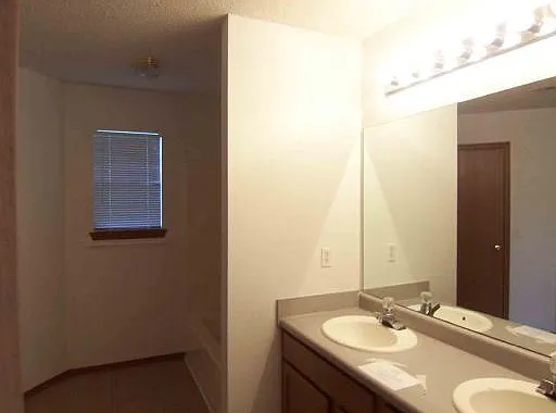 His Hers sinks and closets Masterbath