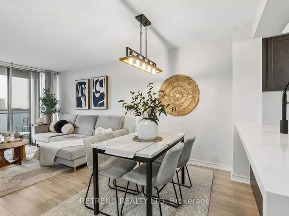 310 Red Maple Rd #602, Richmond Hill, ON L4C 0T7