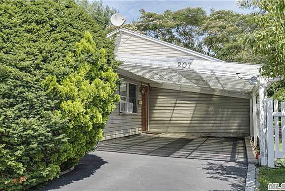 2nd image of 207 Southwood Cir