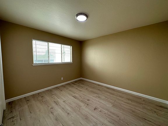 4th image of 317 Warwick Ave #202