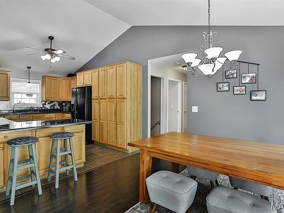 5th image of 3889 Olde Mill Dr