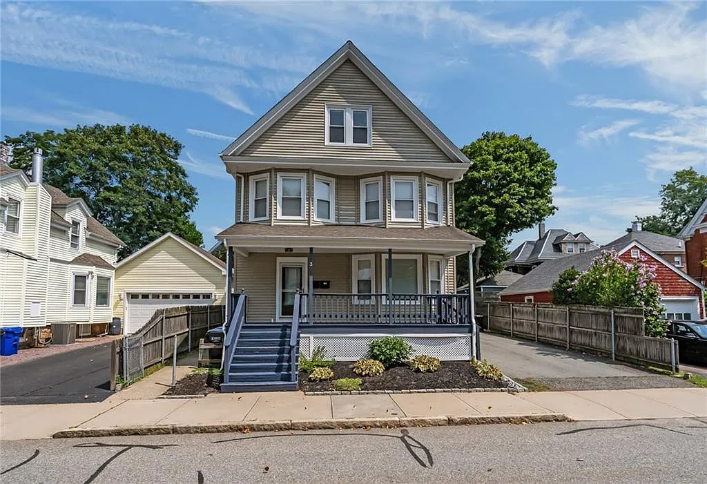 3 bed, 1225 sqft, $3,000 — Photo 3