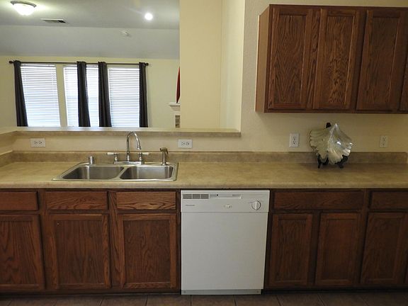 4th image of 3509 Truman St