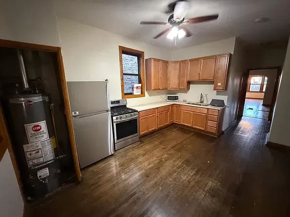 2825 N Milwaukee Ave #2, Chicago, IL 60618