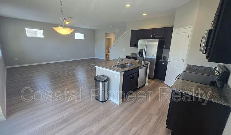 2203 E 23rd Ave — Photo 9