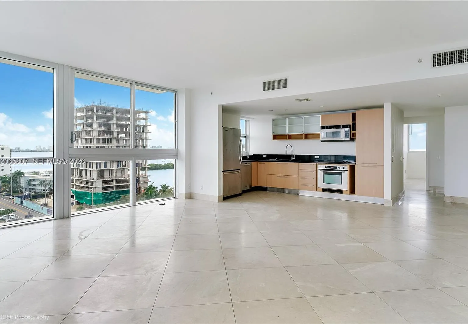 Blue Bay Tower Condo — Photo 3