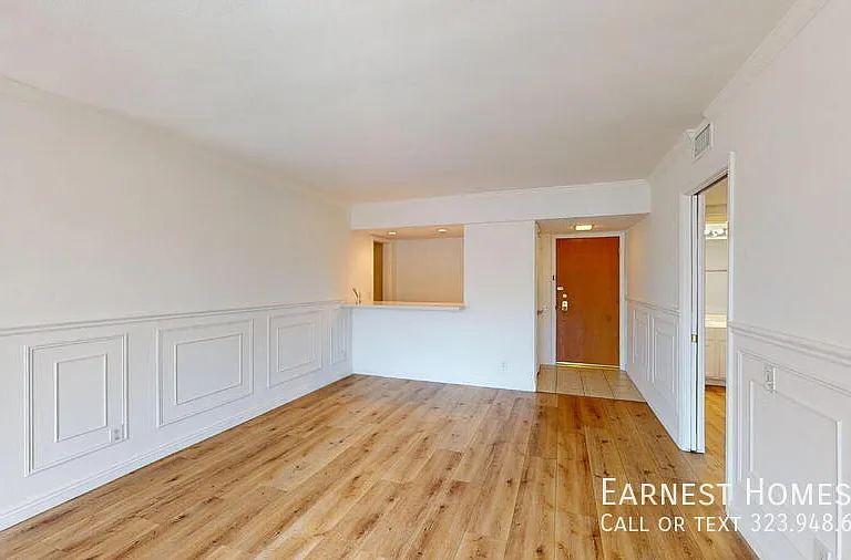4915 Tyrone Ave #204 — Photo 4