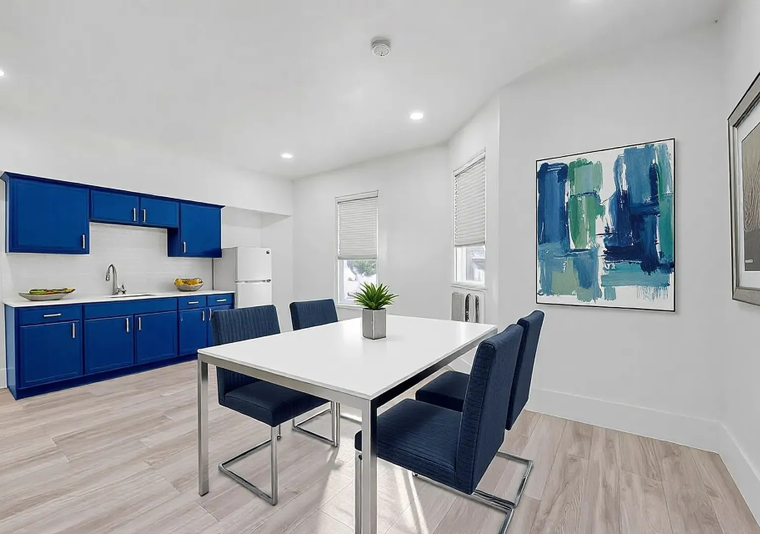 526 W Munson St — Photo 1