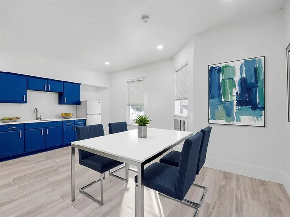 526 W Munson