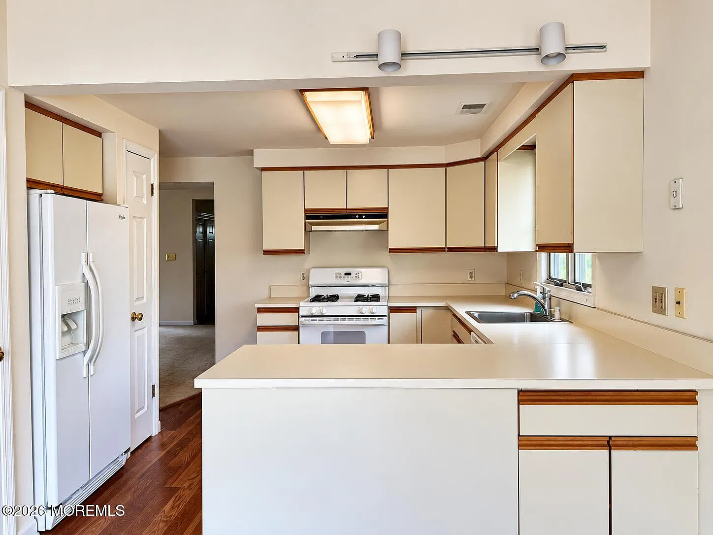 2 bed, 1.5 bath, 1004 sqft, $3,750 — Photo 4