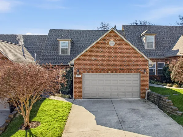 375 Meadow Walk Ln, Lenoir City, TN 37772