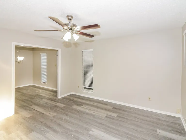 2656 Harlingen Dr — Photo 4