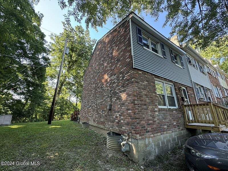 3rd image of 98 Mount Hope Drive