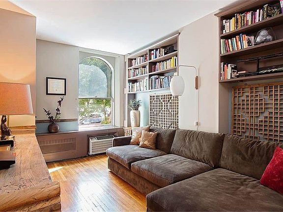 3rd image of 491 W 22nd St